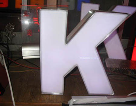 煙臺不銹鋼包邊發光字2